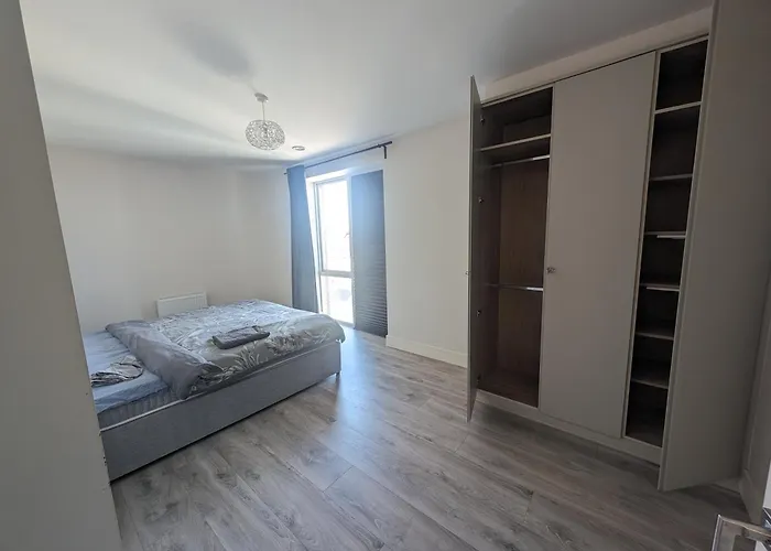 Entire Penthouse 30 Mins To Center Via Luas * Dublin