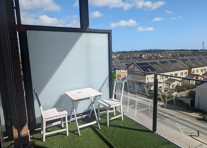 Apartment Entire Penthouse 30 Mins To Center Via Luas Dublin