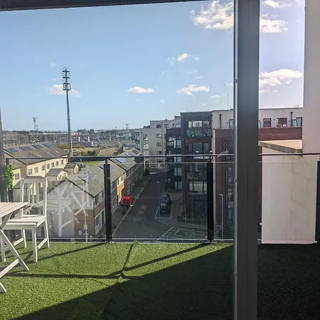Apartment Entire Penthouse 30 Mins To Center Via Luas Dublin