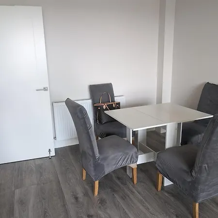Entire Penthouse 30 Mins To Center Via Luas דירה
