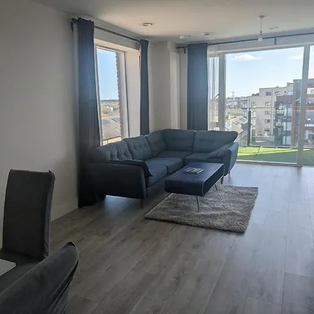 Entire Penthouse 30 Mins To Center Via Luas דבלין