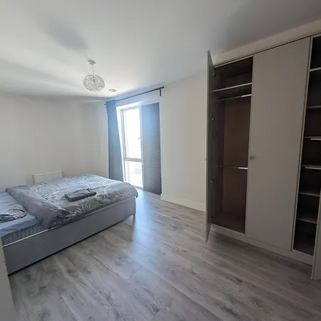 Entire Penthouse 30 Mins To Center Via Luas * דבלין